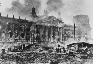 Штурм горящего Рейхстага. Берлин, 1945